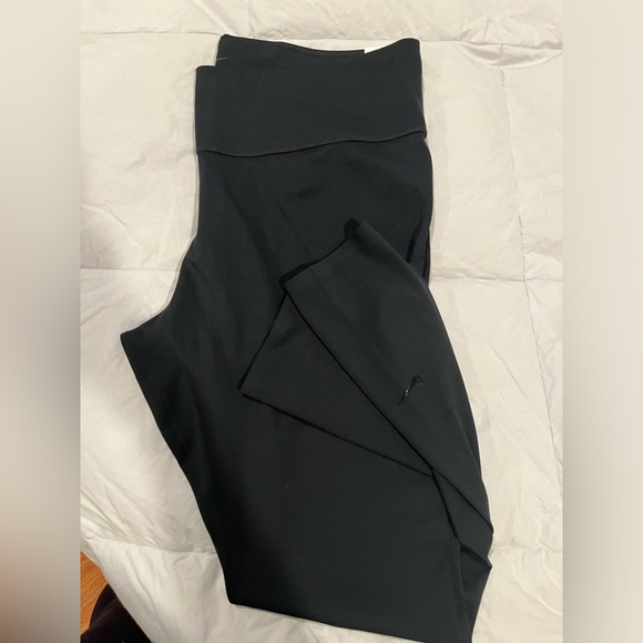 4 pairs of Nike leggings - Picture 4 of 9